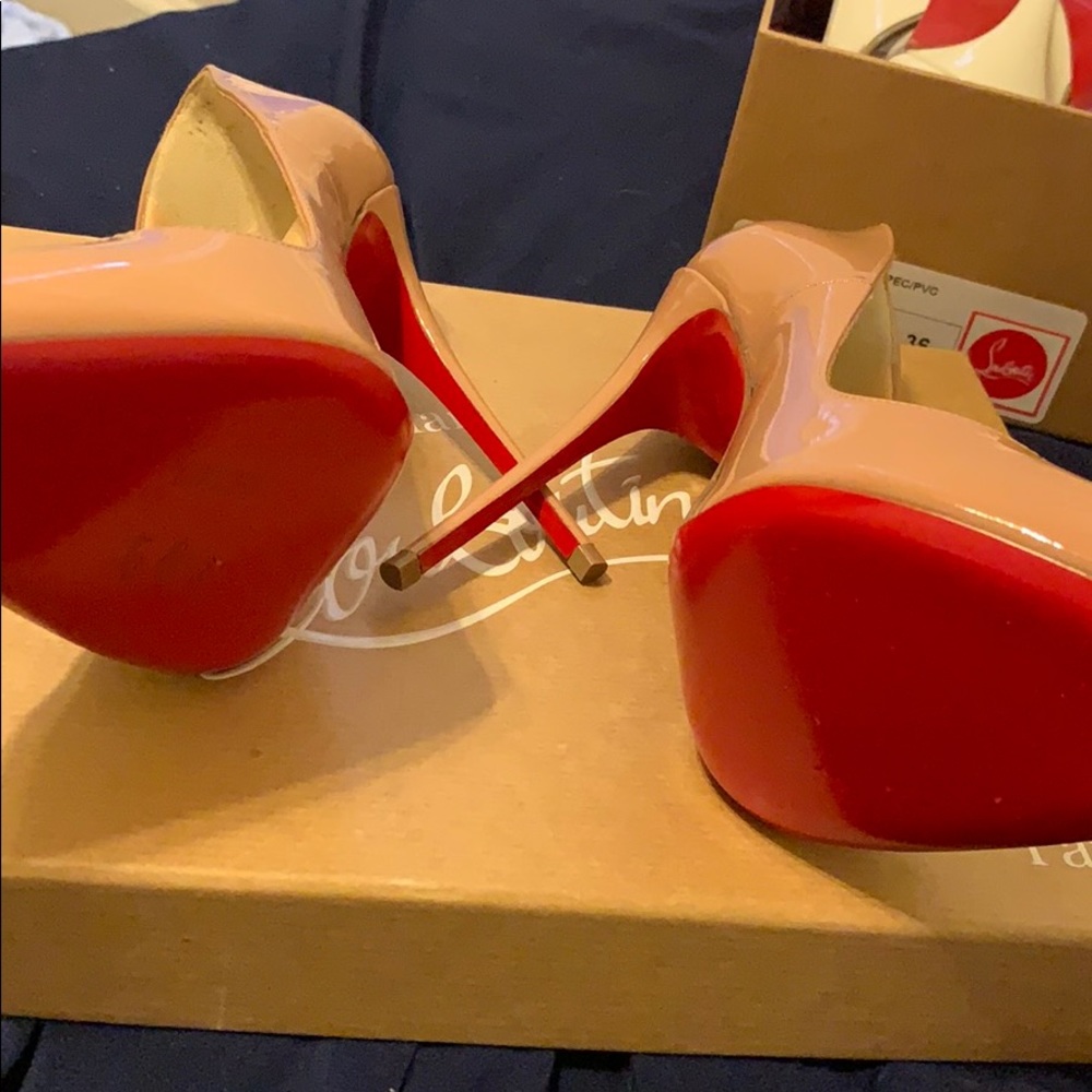 Christian Louboutin So Kate Heels (NEW W/TAGS). - Picture 4 of 4